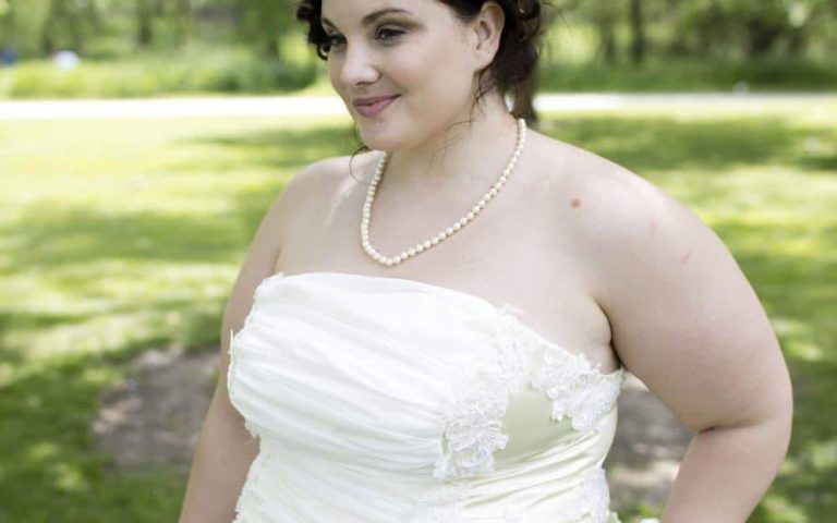 Hannah Caroline Couture's Sample Sale is a Plus Size Bride's Dream Come True